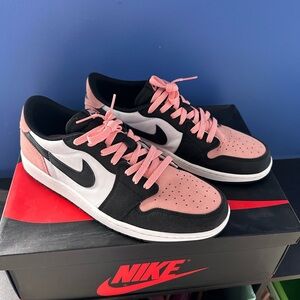 Nike Pink and Black Sneakers